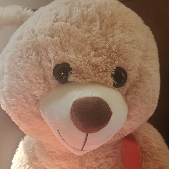 Big plush bear, new with heart in hand - Picture 13 of 15